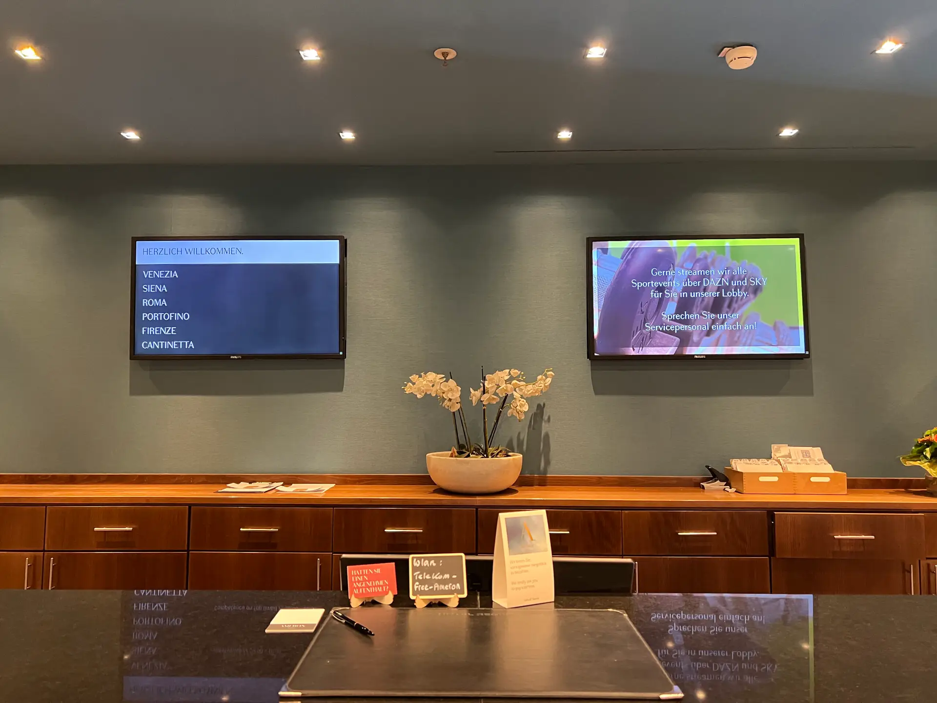 Digital Signage Software Hotel